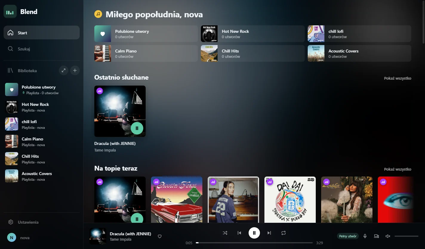 Okno aplikacji Blend: strona główna z playlistami, sekcją Na topie teraz i odtwarzaczem na dole.